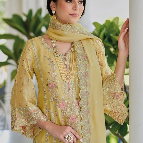 Pakistani Wedding Elegant Soft Organza Embroidered With Fancy Work Pant Suit - Picture 3 of 4